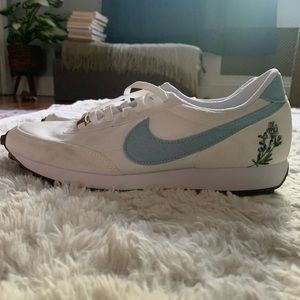Nike dbreak daybreak embroidered floral recycled flower plants